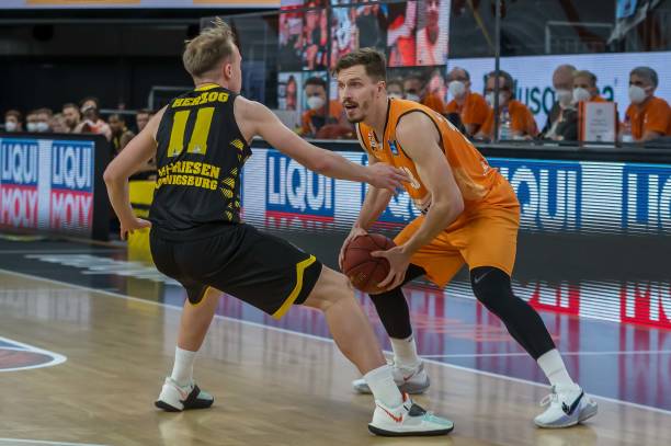 赛季中段 赛季中段