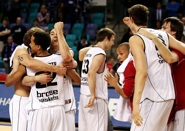 例可能介于 例可能介于